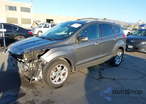 2014 Ford Escape Titanium z USA, uszkodzony, nr VIN 1FMCU0J90EUD17965